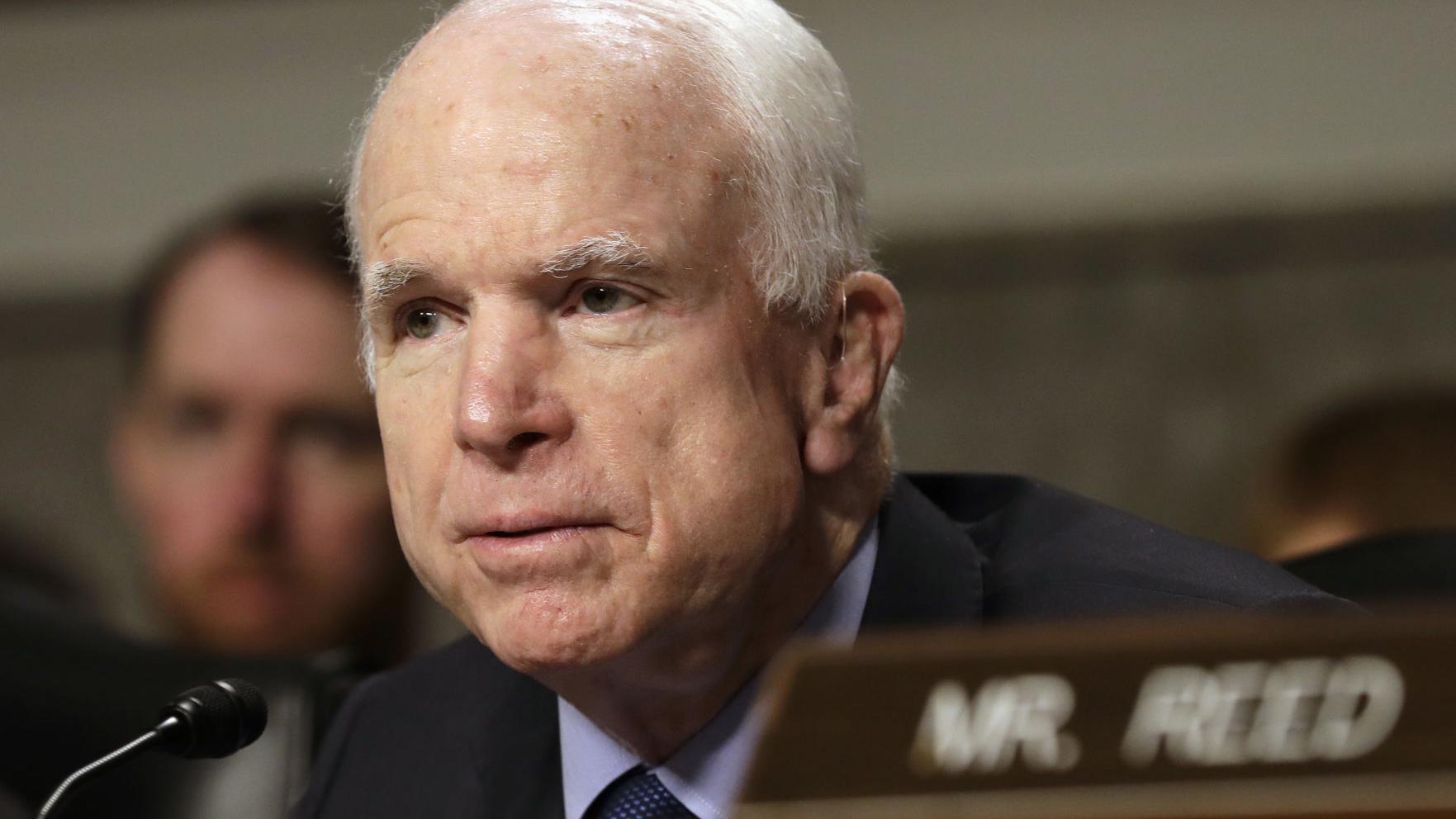 Thousands unfollow Sen John McCain after he asks for more Twitter followers